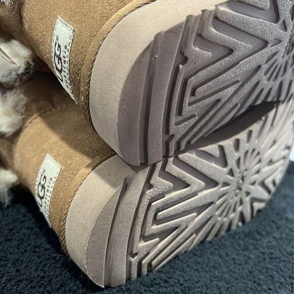 🔥🔥 UGG Australia Bailey Bow II Chestnut Suede Winter Boot US Women Sz 8 - EUC - Picture 8 of 10